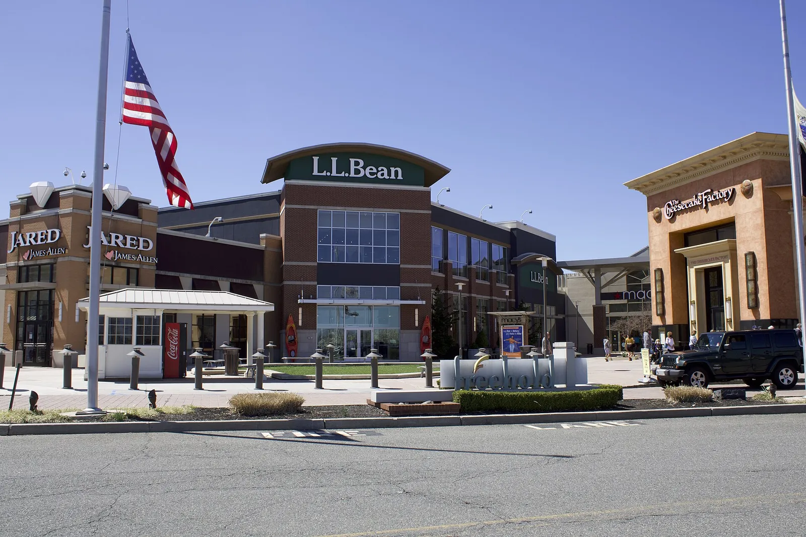 Shops at the main entrance of Freehold Raceway Mall