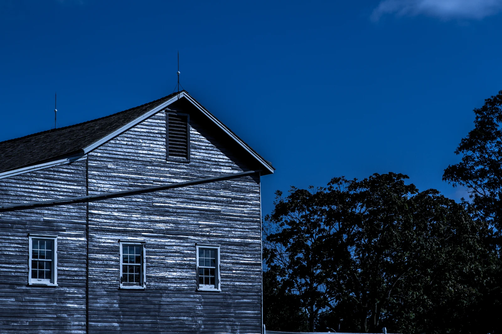 Weathered gray barn at Longstreet Farm under a deep blue October sky