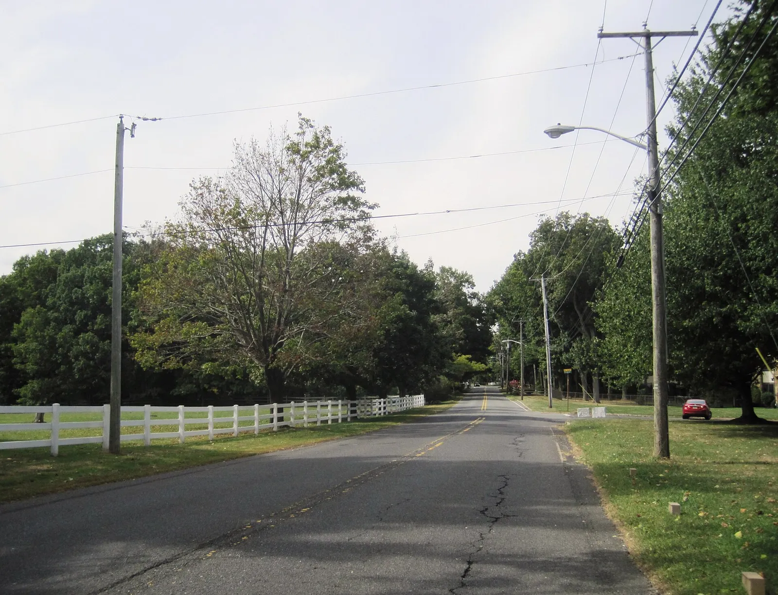 Kings Highway westbound at Longview Court in Chapel Hill, Middletown Township