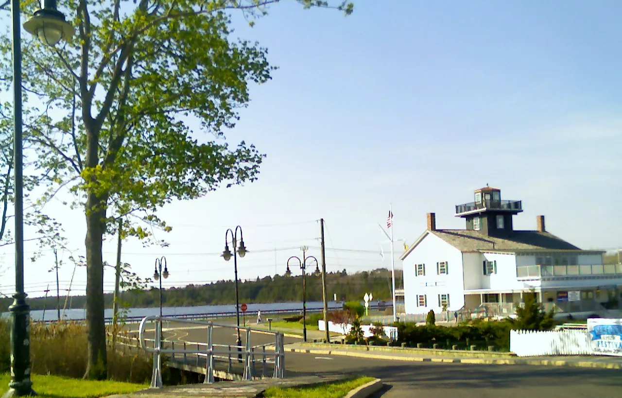 Lake Pohatcong beside Main Street with the Seaport lighthouse building beyond and lamp posts along the walk